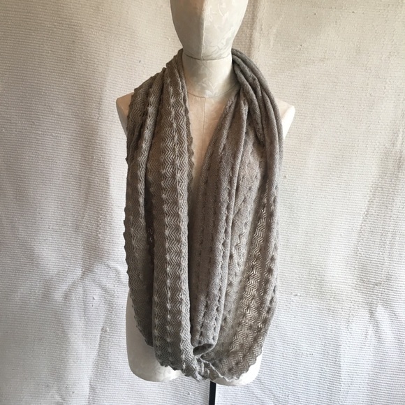 Anthropologie Infinity Scarf Echo The Tube Crochet NWT Grey Tan Neutral - Picture 3 of 8